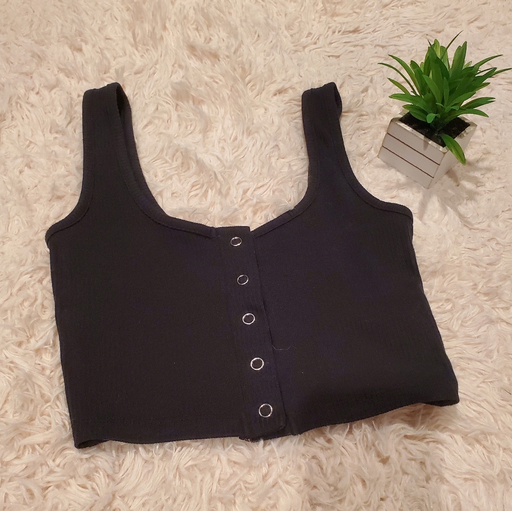 Me to We Black Sleeveless Crop Top Sz. XS